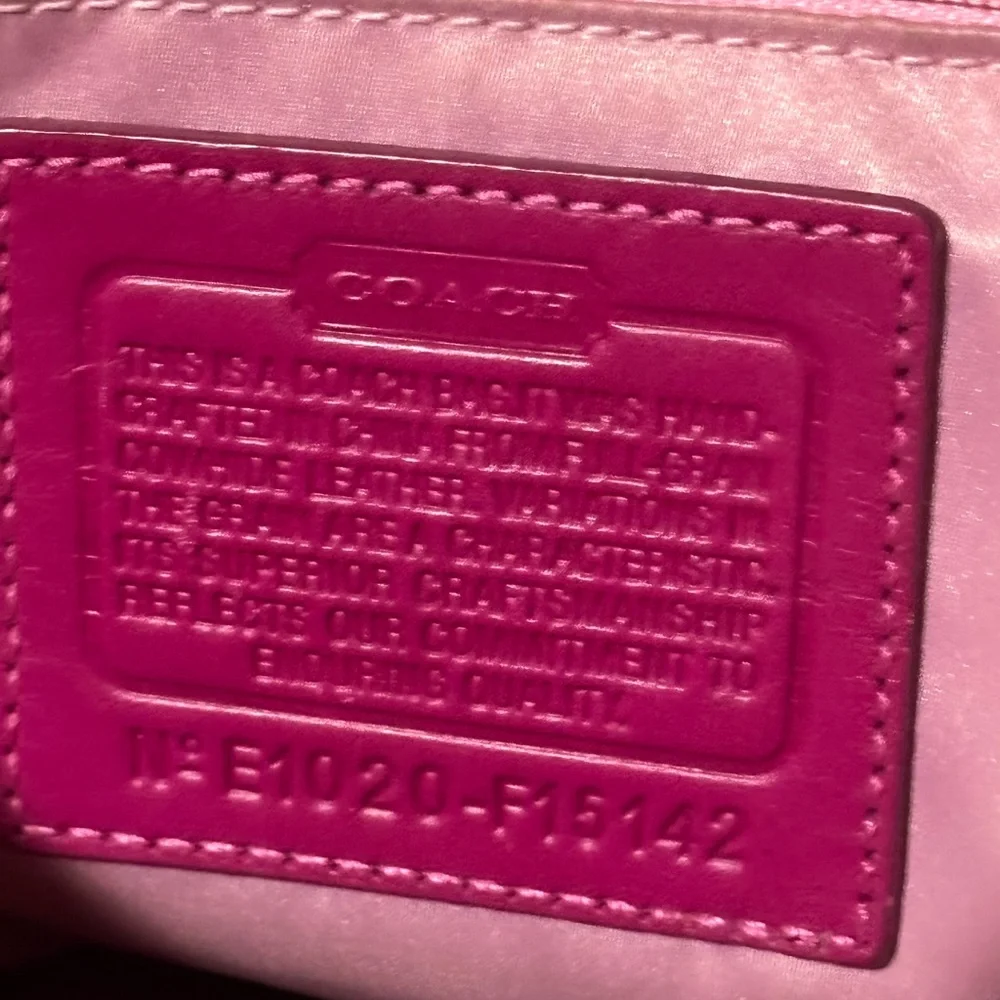 ✨ COACH Berry Pink Signature Patent Leather Tote - Iconic stitched 